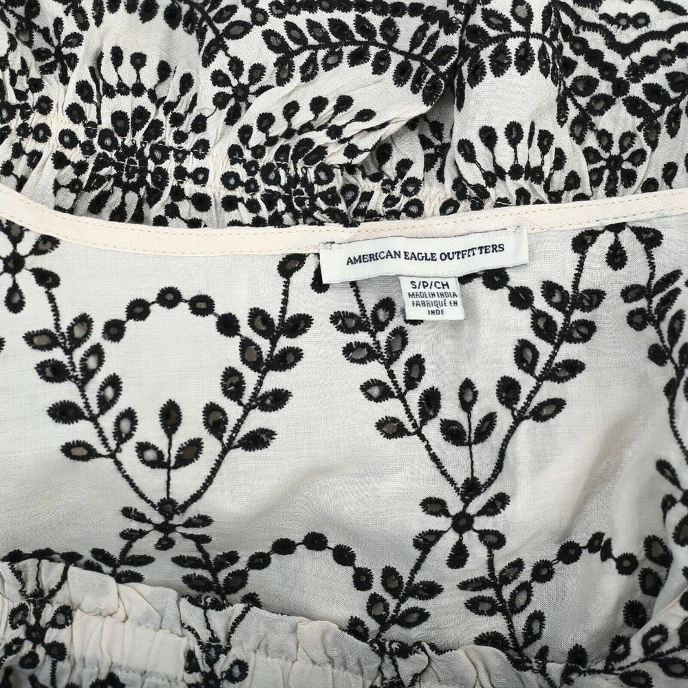 American Eagle Outfitters Eyelet Embroidered Crop Top Ivory Smocked S New - Picture 3 of 3